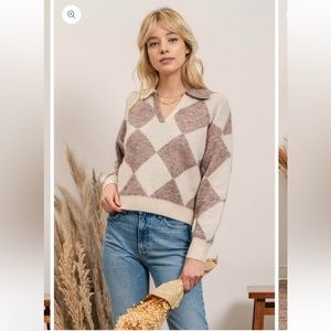 NWT Diamond print collar sweater